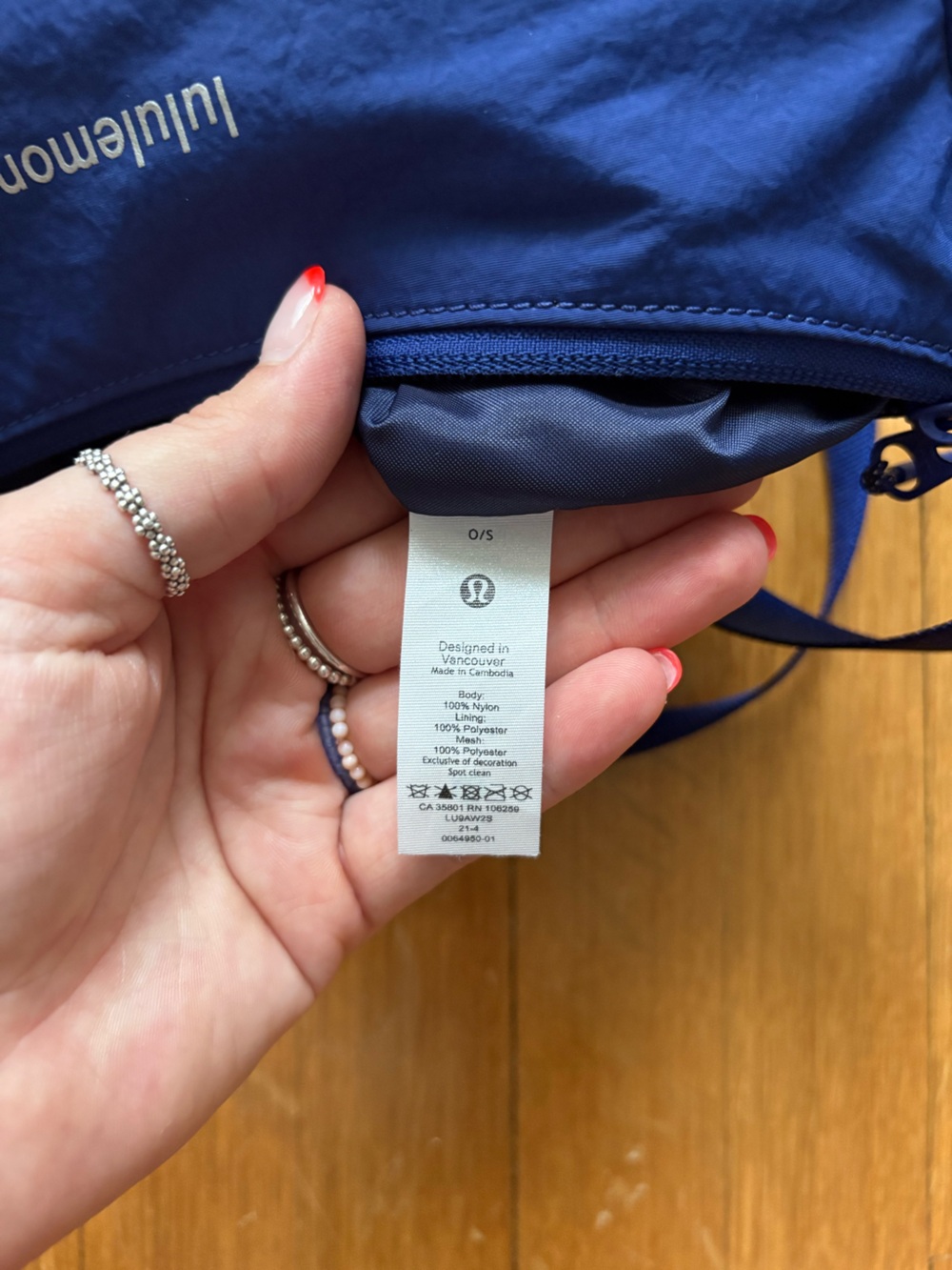 Lululemon Sling Crossbody Bag in Larkspur - Picture 4 of 5